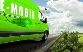 E-Fahrzeug Transporter in grüner Farbe